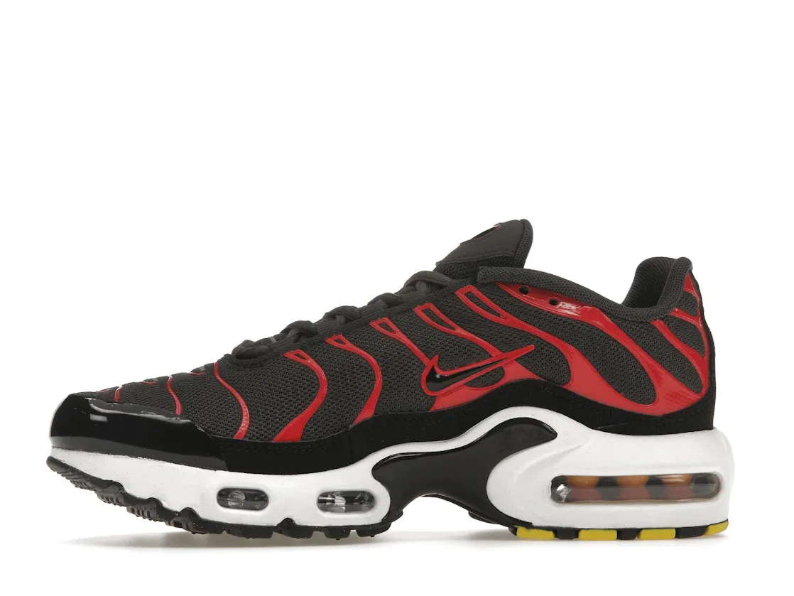 Детские кроссовки Lifestyle Nike Air Max Plus, Medium Ash/Black/Siren Red — фото 3