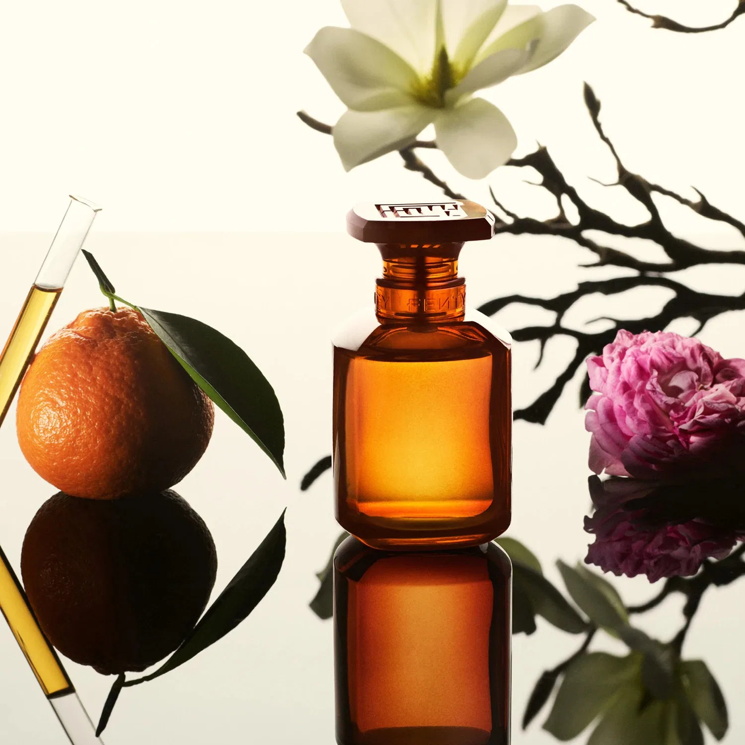 Парфюмерная вода 30 мл с нотами магнолии и мускуса FENTY FRAGRANCE — фото 2