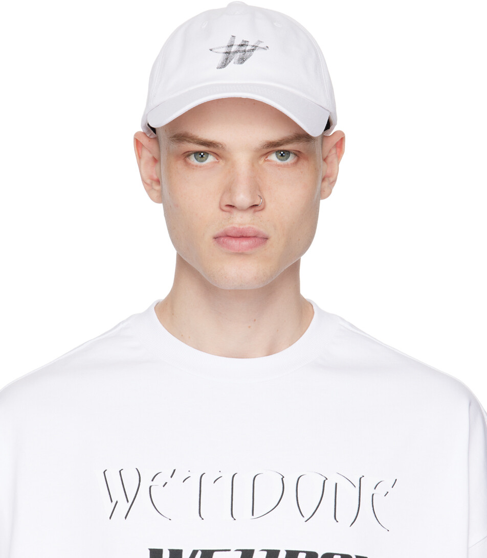 

Белая кепка с логотипом WD One We11done