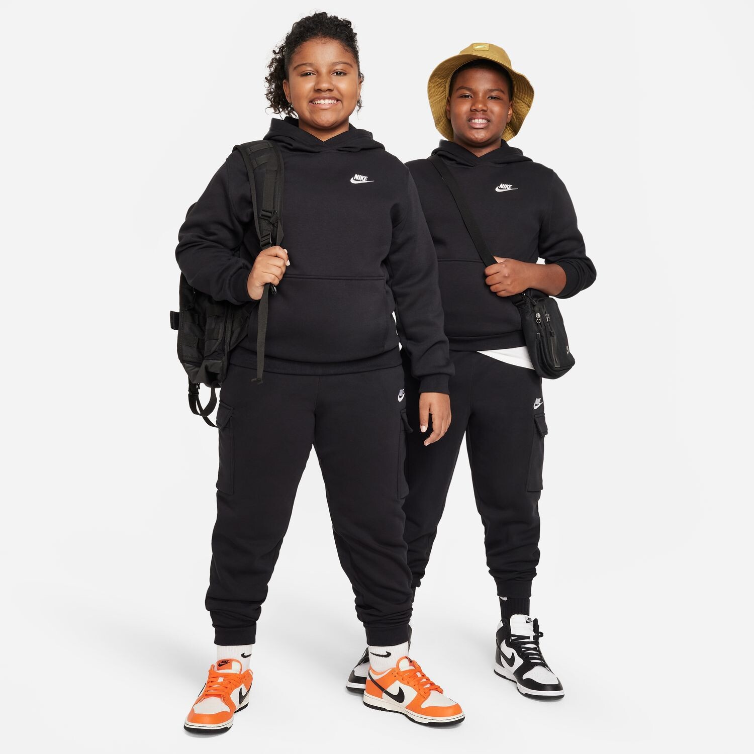 Флисовый пуловер с капюшоном Nike Sportswear Club для детей 8–20 лет Nike, белый — фото 2