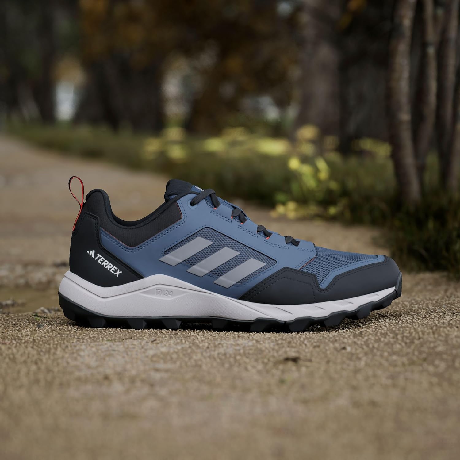 Мужские кроссовки adidas Terrex AX4 - походная обувь, черный/оранжевый/серый — фото 2