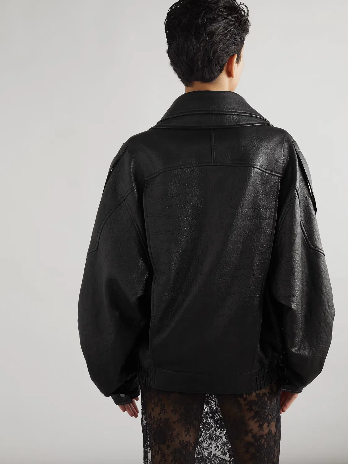 Объемная куртка из фактурной кожи Saint Laurent, черный — фото 3