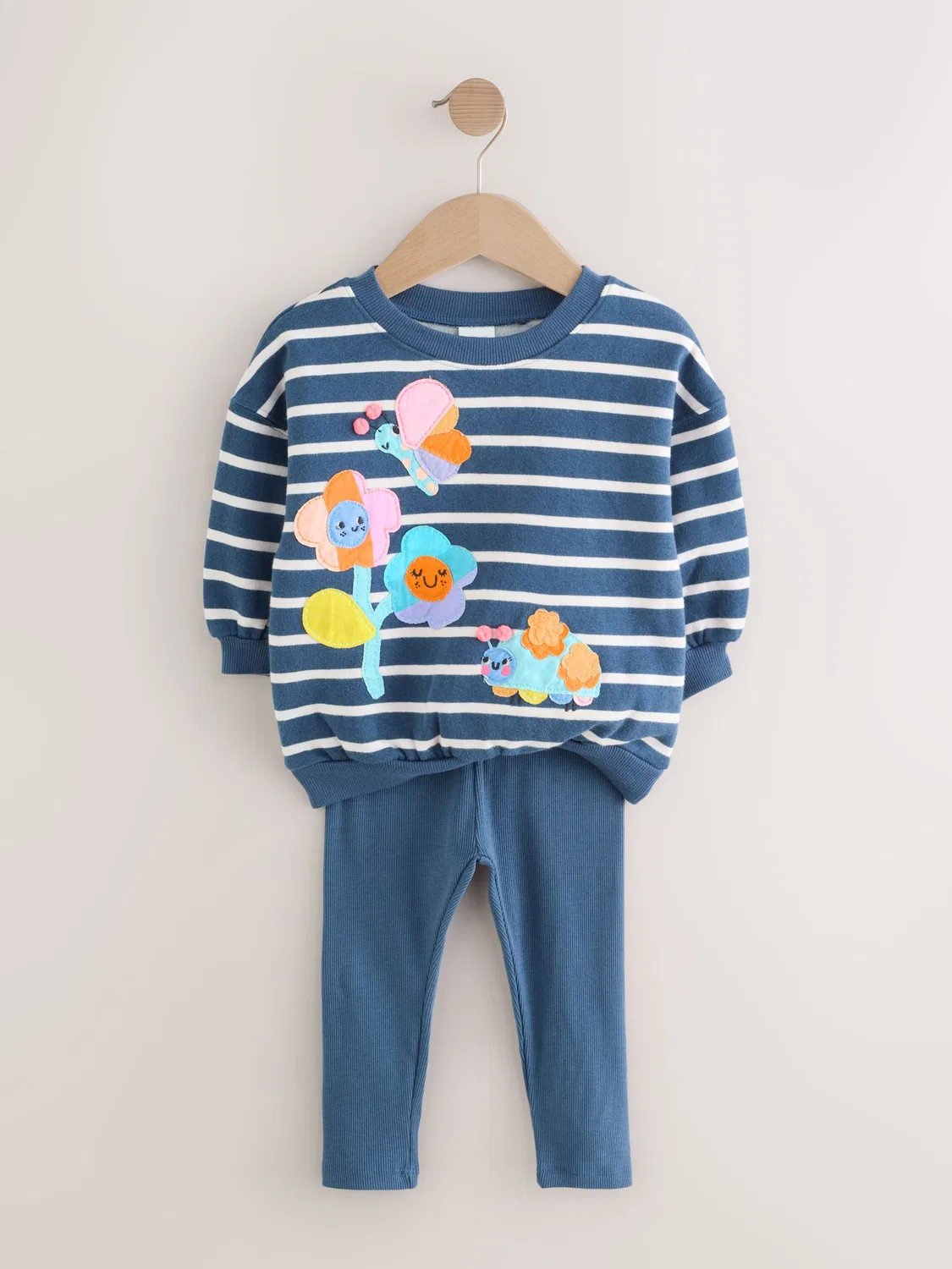 Спортивный костюм для девочек Navy Stripe Characters Next, темно-синий в полоску с персонажами — фото 3