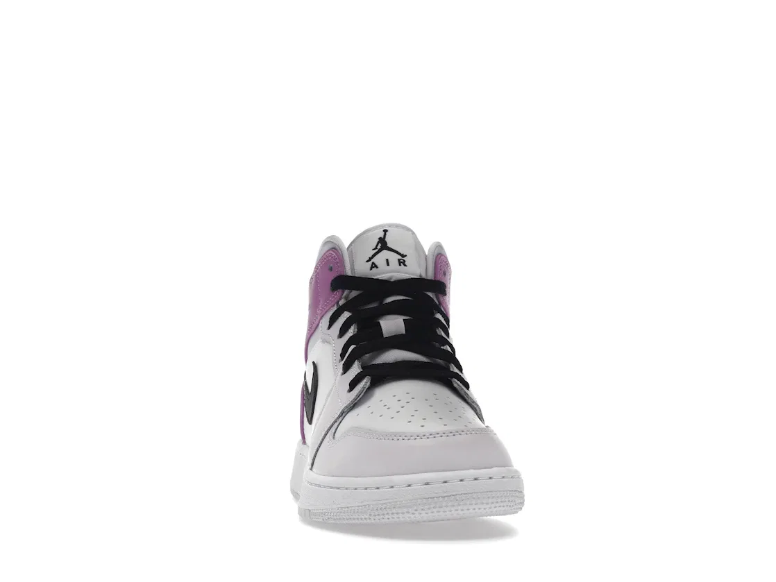Детские кроссовки Lifestyle с контрастными акцентами Jordan 1 Mid, Barely Grape/White/Rush Fuchsia/Black — фото 2