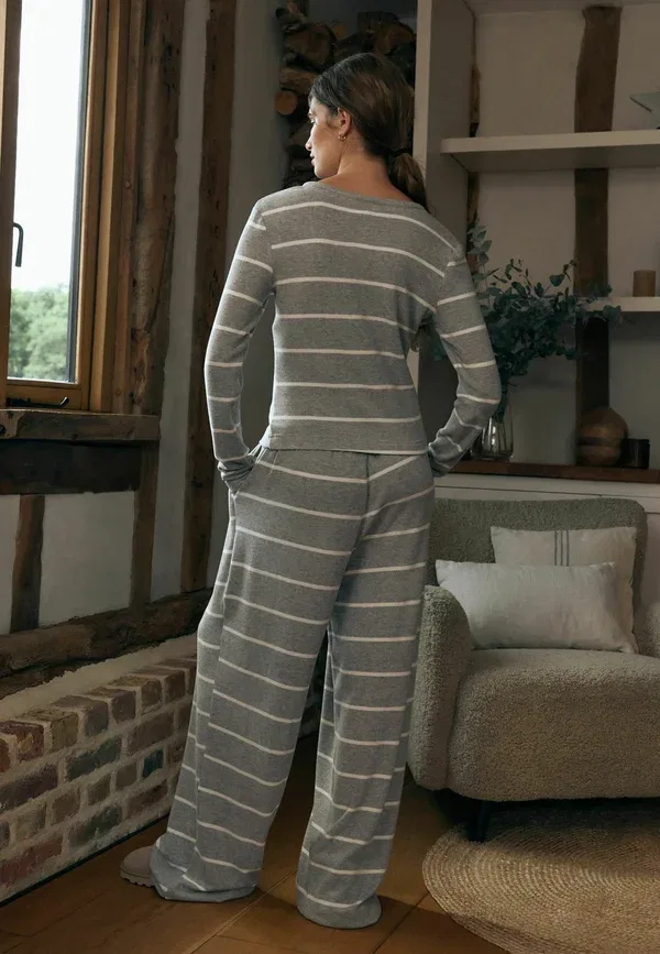 Пижамный комплект из вискозы с длинным рукавом Regular fit - Cosy Long Sleeve - Pyjama Set Next, Grey Stripe, серый — фото 3