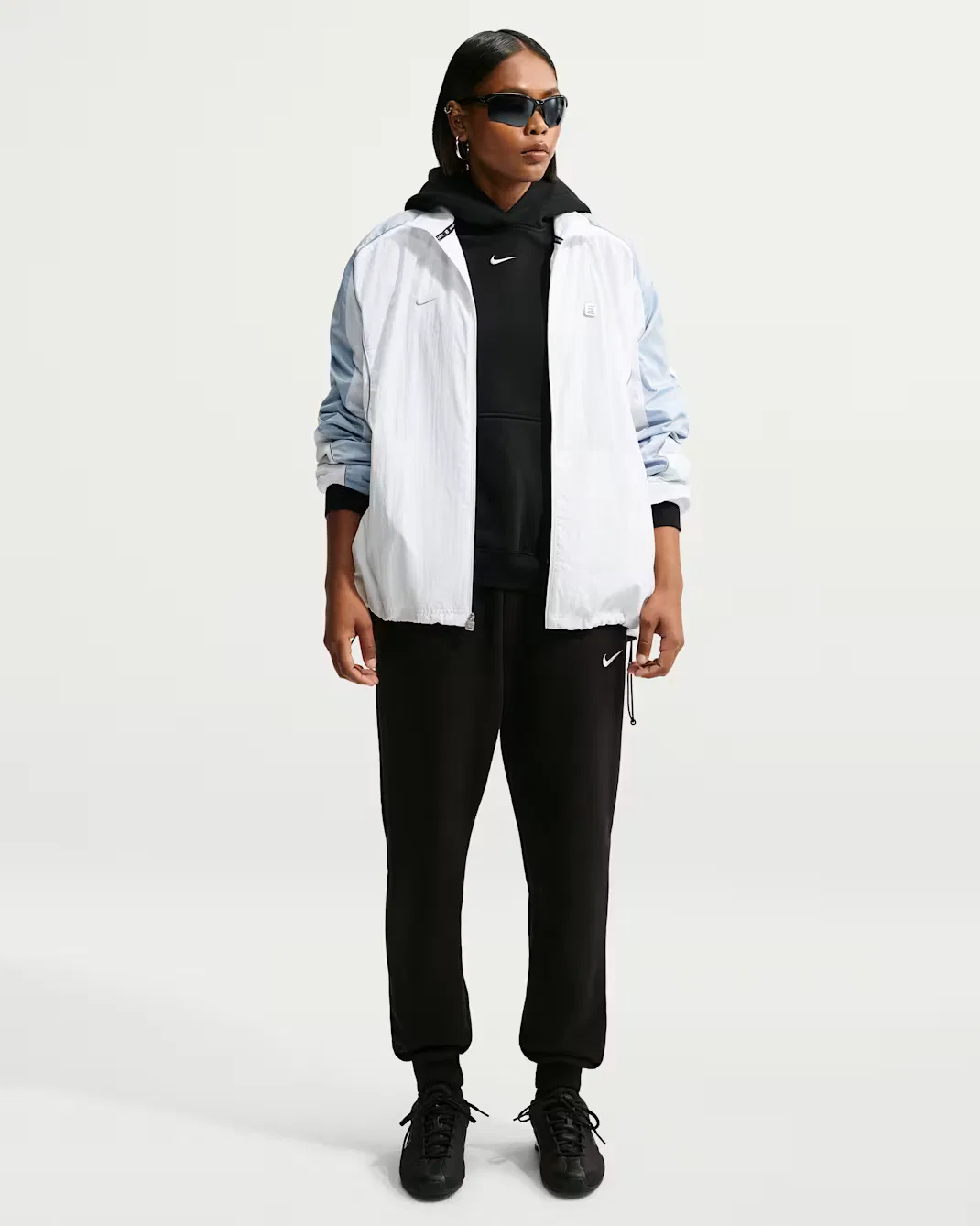 Женская толстовка с капюшоном оверсайз Nike Studio Fleece Medium Weight, Total Black/Sail — фото 4