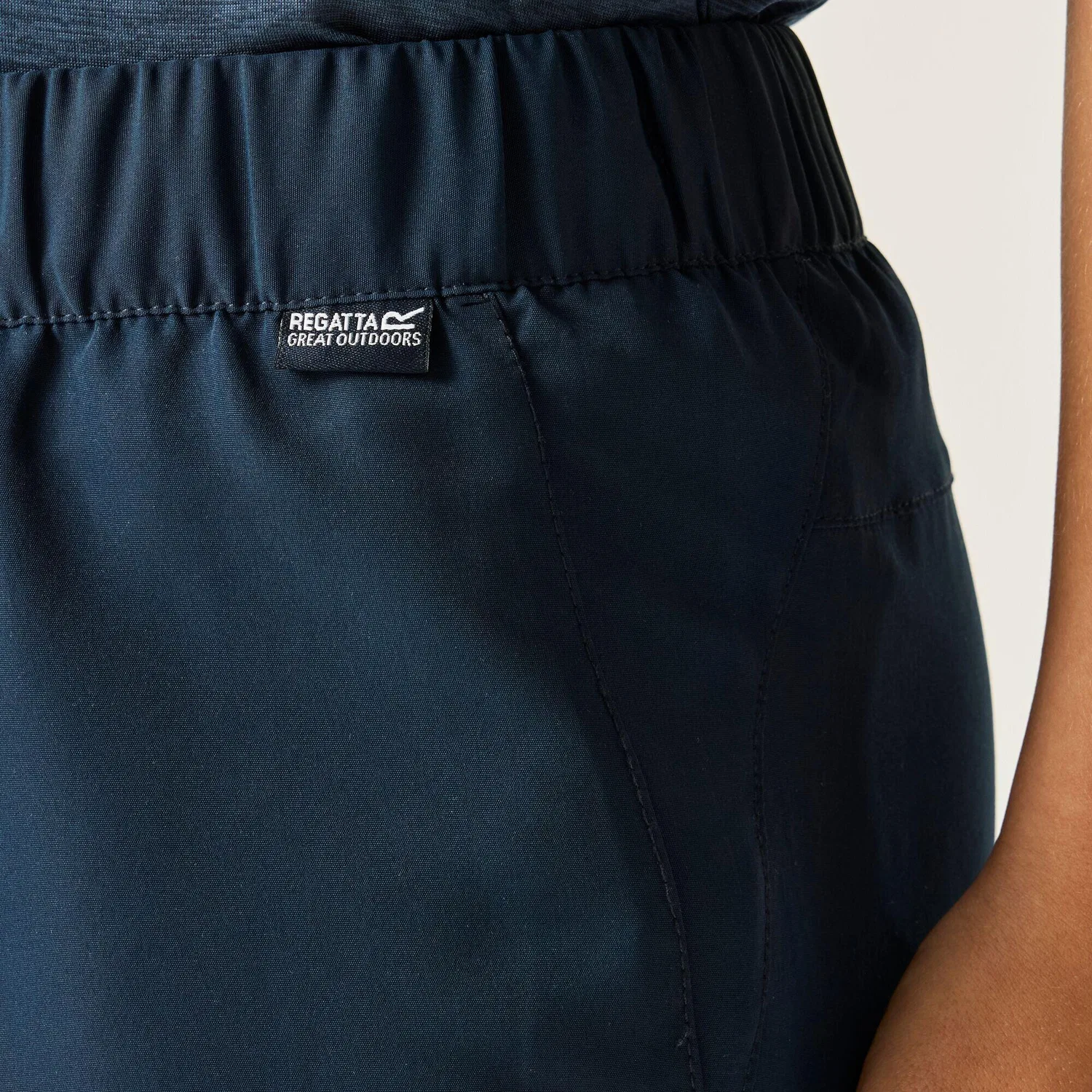 Детские шорты для походов Sorcer Mountain Shorts III Regatta, Kosmosblau Navyblau Mitternachtsindigo — фото 4