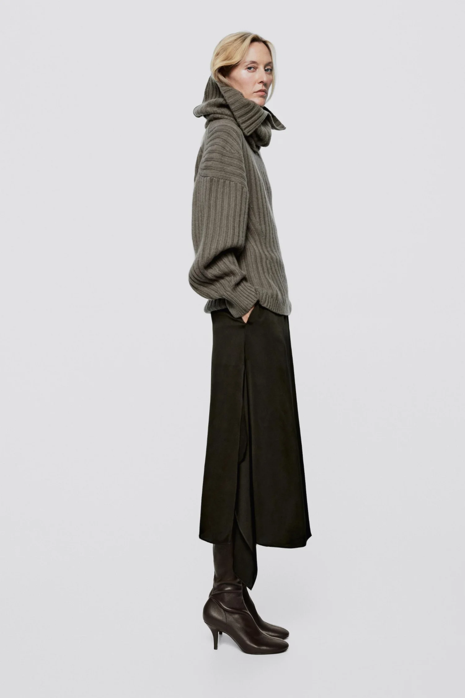 Струящаяся атласная юбка Massimo Dutti With Split Detail, темно-зеленый — фото 3