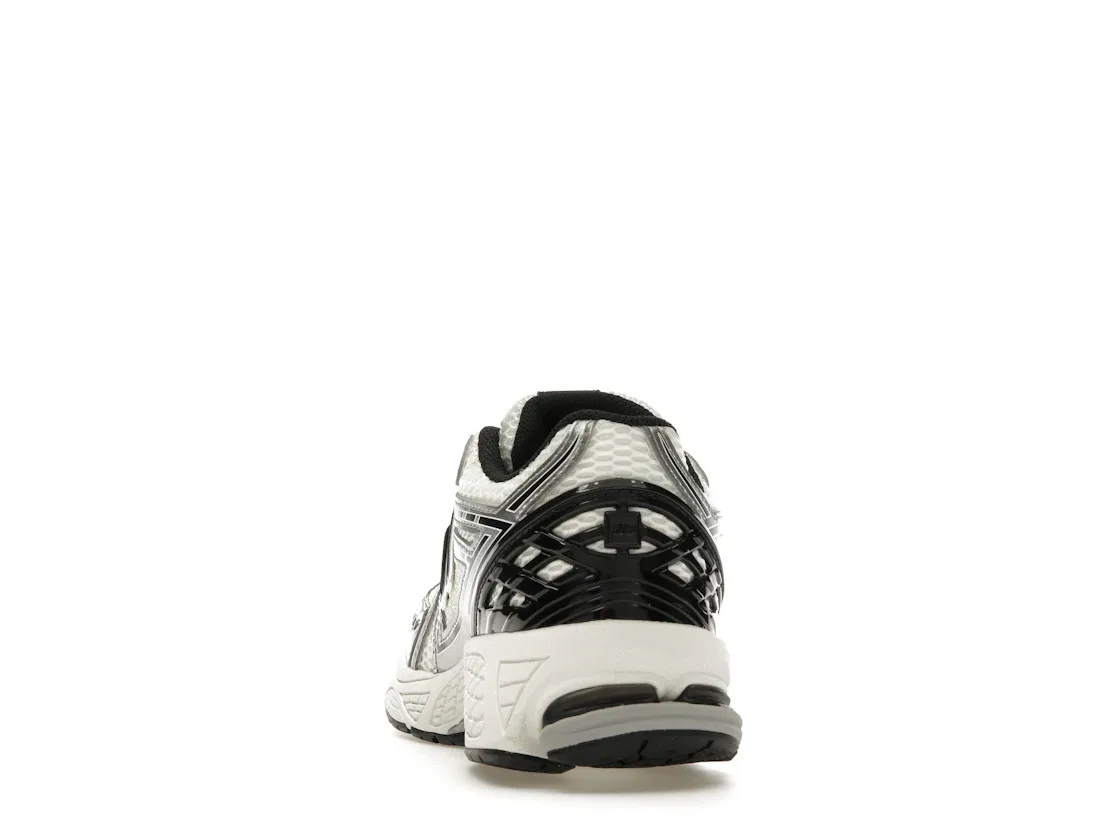 Детские кроссовки Lifestyle с технологией ABZORB New Balance 1906R, Silver Metallic Black — фото 4