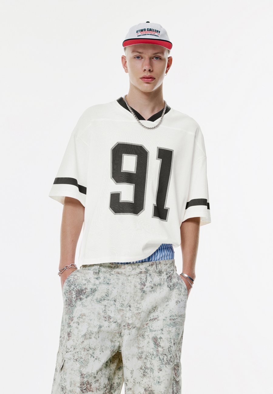 

Футболка PULL&BEAR HOCKEY , White