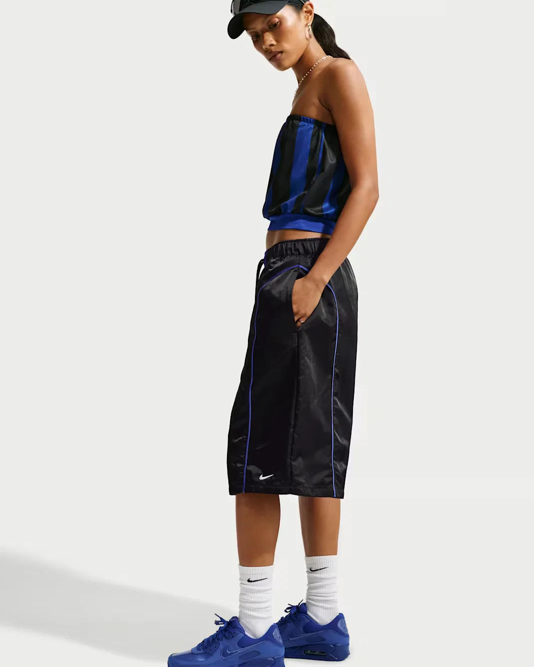 Женские свободные тканые шорты со средней посадкой Nike Sportswear, Black/Old Royal/Old Royal/White — фото 4