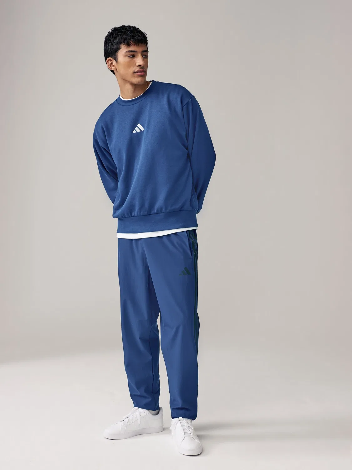 Свитшот флисовый adidas Essentials Feelcozy, синий — фото 2