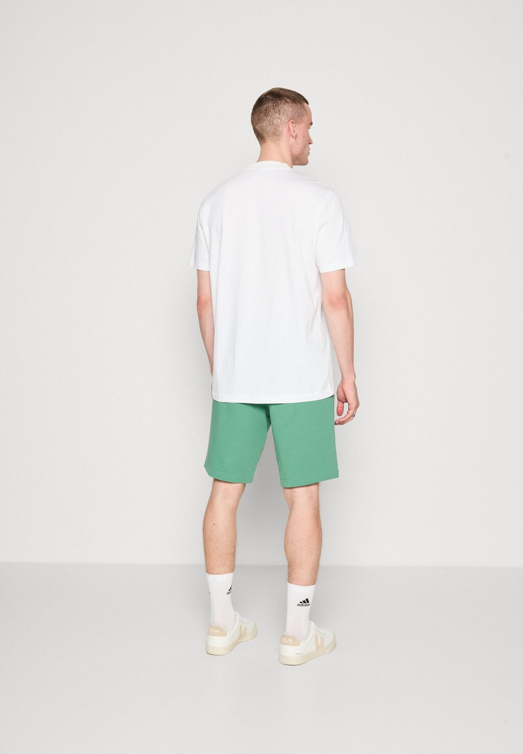 

Футболка с набивным рисунком adidas Originals, белая