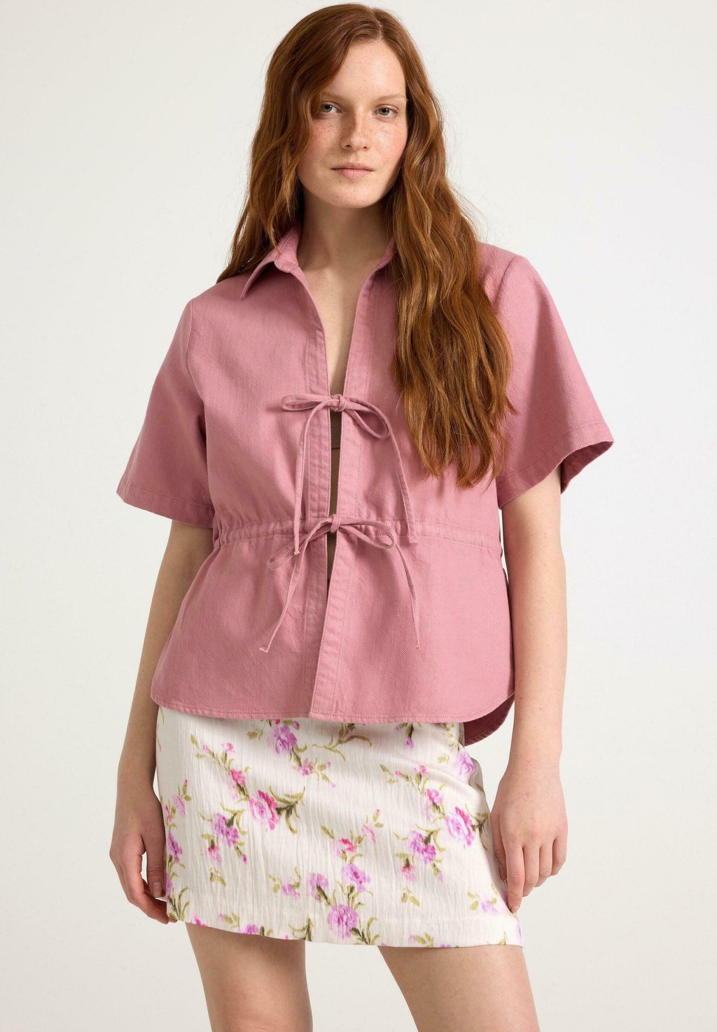 

Блуза SHORT-SLEEVED WITH TIE KNOT DETAIL Lindex, фуксия
