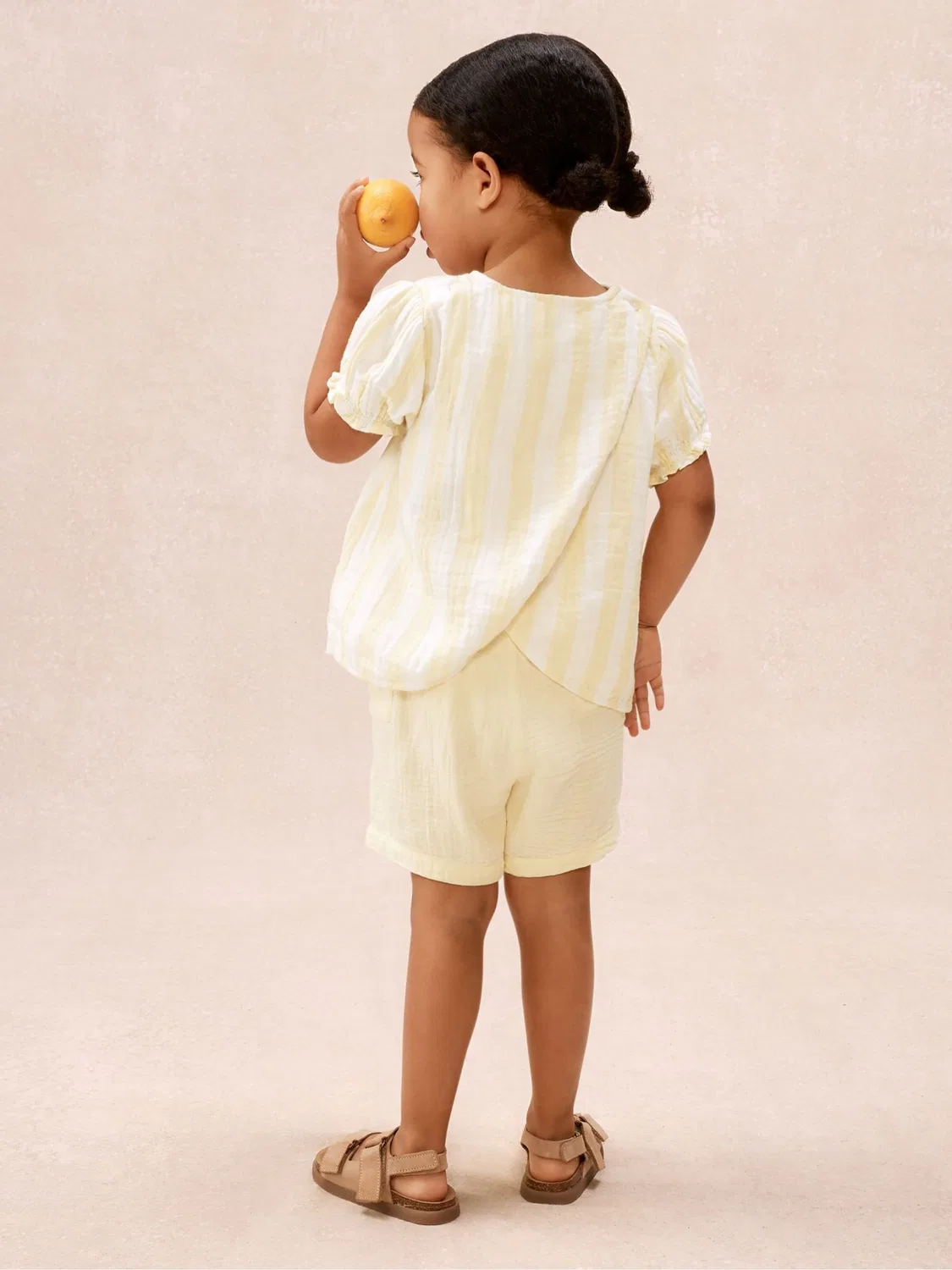 Комплект из топа и шорт с фактурным хлопком The White Company, желтый — фото 4