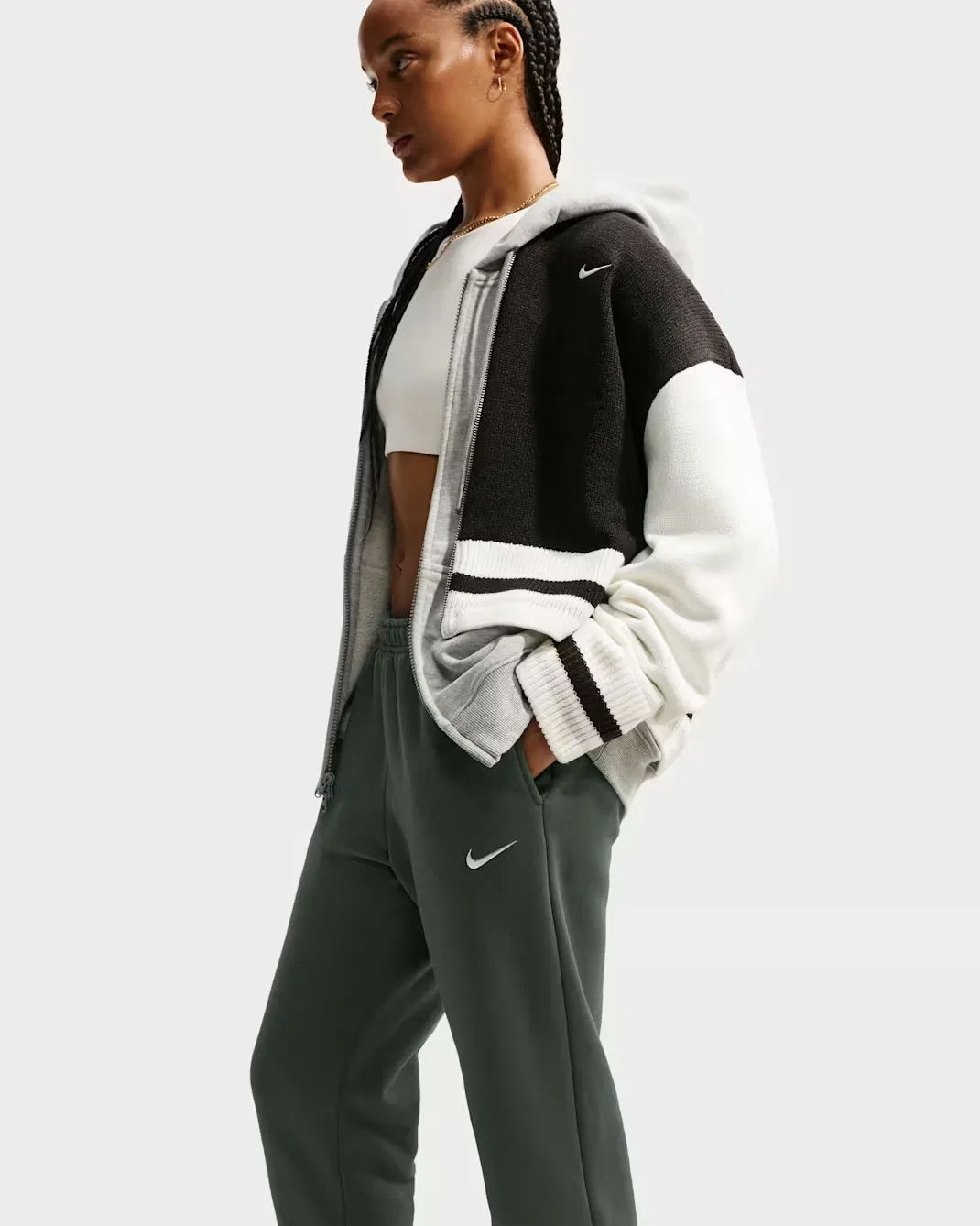 Женские спортивные брюки средней посадки Nike Studio Fleece Medium Weight, Camo Green/Sail — фото 4