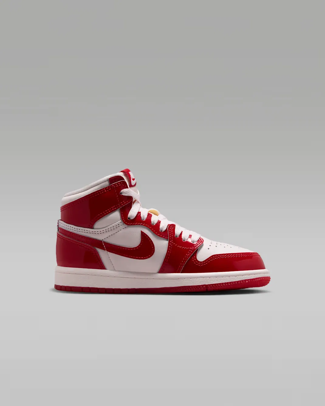 Детские кроссовки Jordan 1 Retro High OG "Nails and Grails", University Red/Light Soft Pink/Metallic Silver — фото 3
