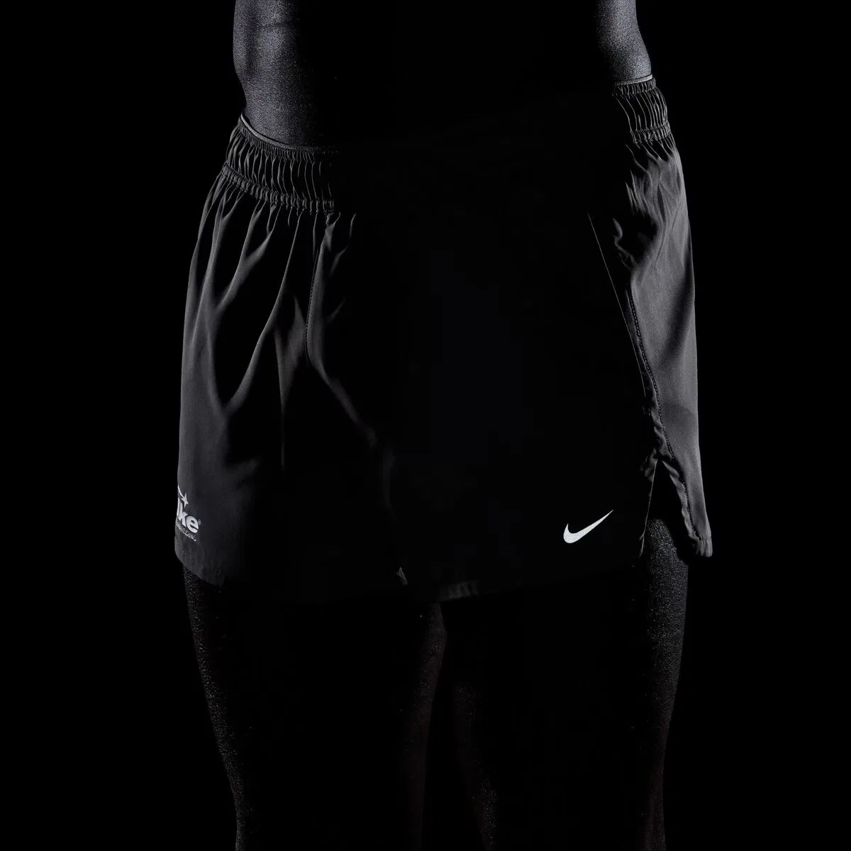Мужские шорты для бега с перфорацией Nike Dri-FIT Disrupt 3in BF Short, Medium Ash / Medium Ash / Reflective Silver — фото 4