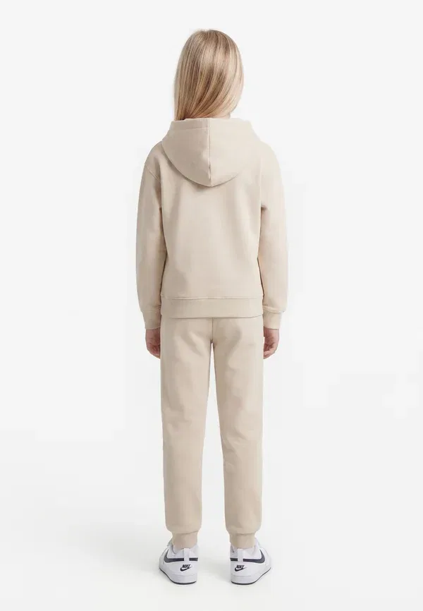 Худи с капюшоном из хлопка Girls brushback small logo New Balance, бежевый — фото 2