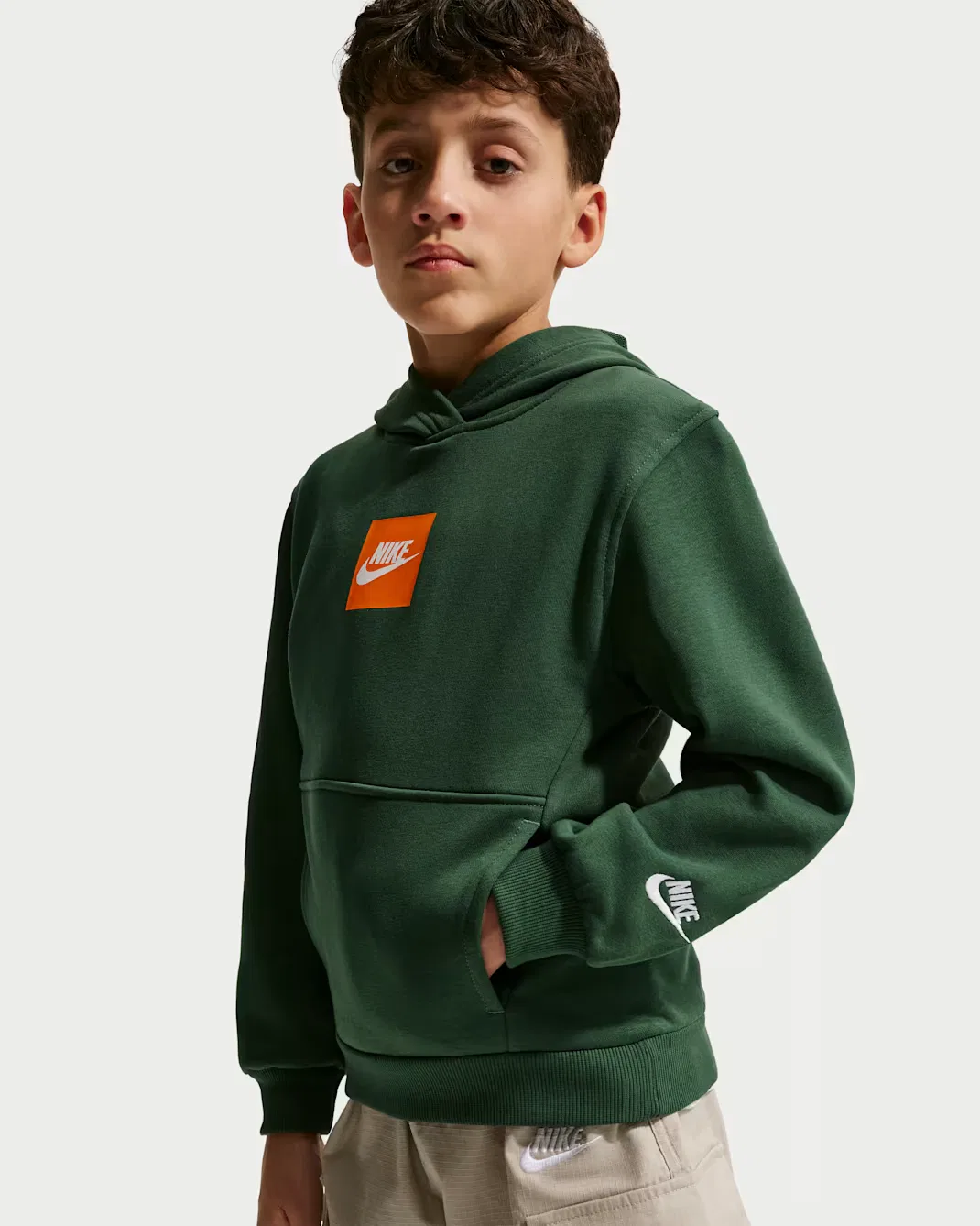 Толстовка из французского махрового трикотажа для детей постарше Nike Sportswear Club, Fir/White — фото 3