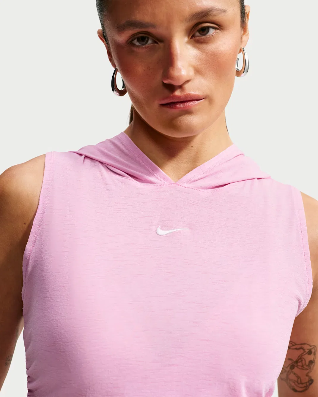 Женская облегающая майка с капюшоном Nike Sportswear, Pink Rise/Sail — фото 3