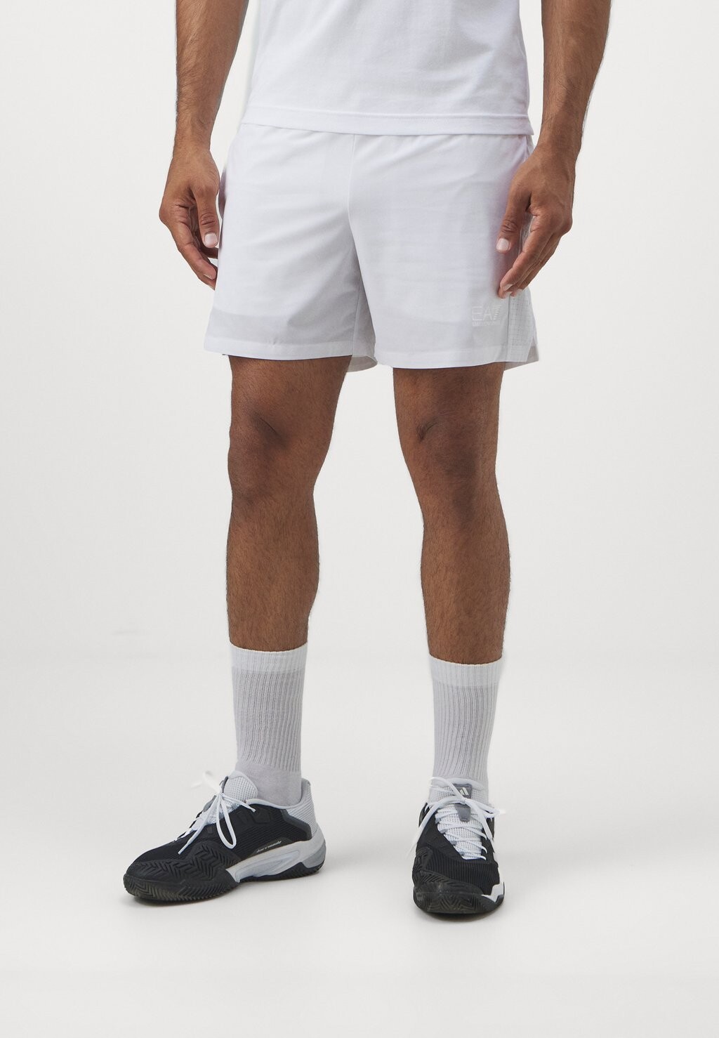 

Спортивные шорты EA7 Emporio Armani, белый