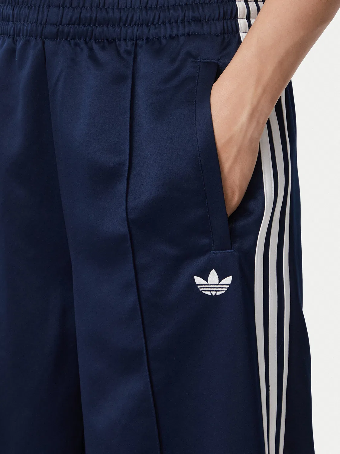 Женские спортивные брюки свободного кроя Satin Sst Loose Trackpant Adidas, темно-синий — фото 4