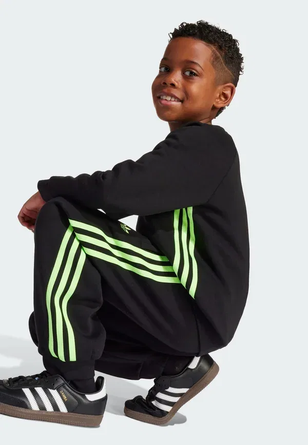 Сет из джемпера и штанов Striped Adidas Originals Black, Signal Green, черный/зеленый — фото 4