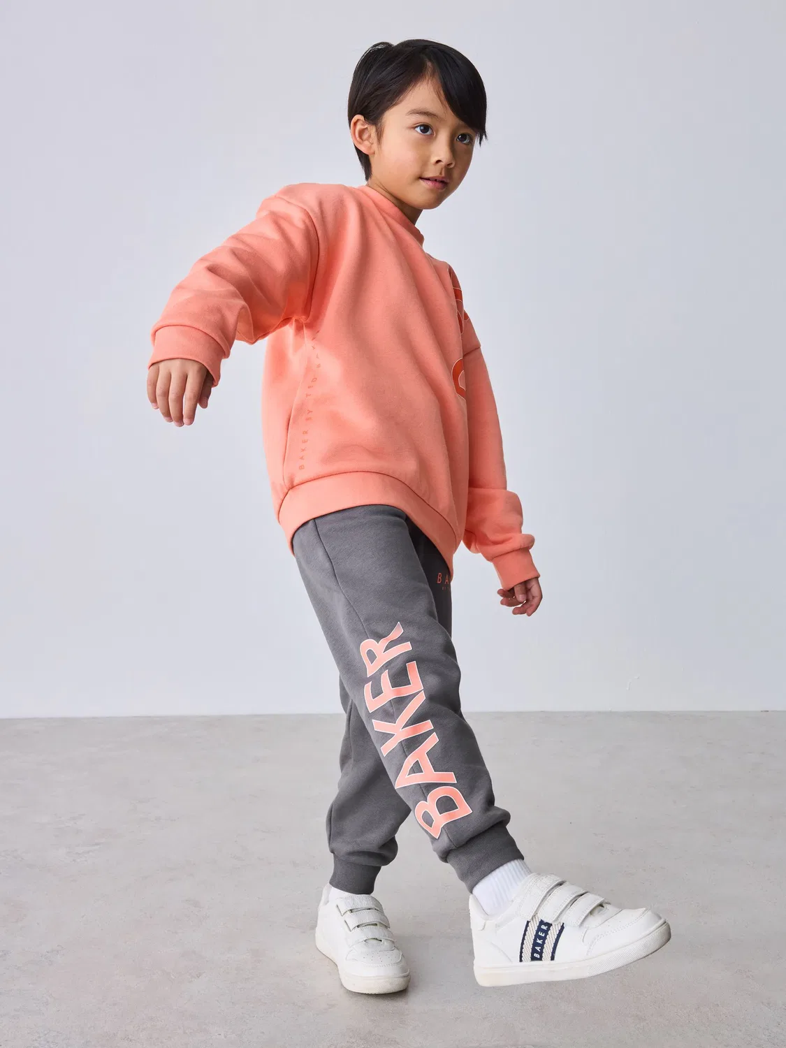 Спортивный костюм Oversized Graphic Sweatshirt and Joggers Set Baker by Ted Baker, оранжевый/серый — фото 3