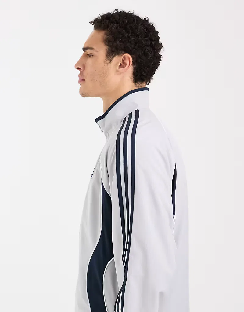 Серая спортивная футболка Adidas Originals Teamgeist adicolor Two — фото 4