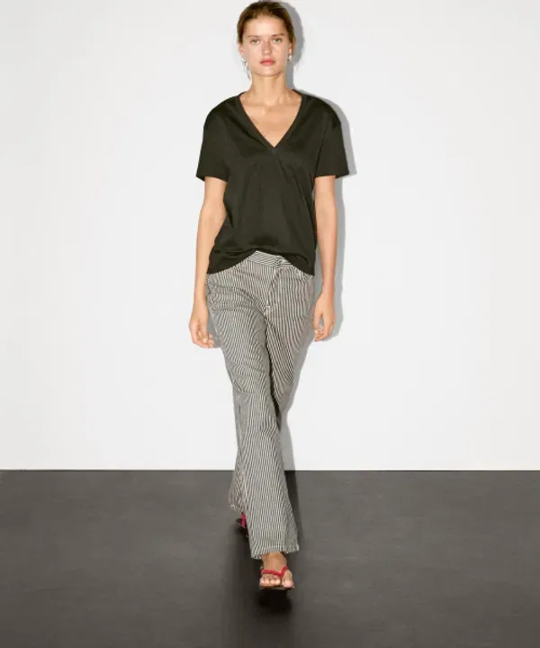 Футболка с V-образным вырезом, свободного кроя, Massimo Dutti — фото 3