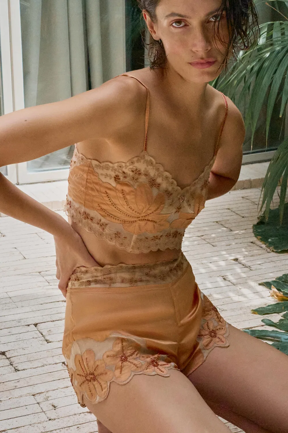 Шорты, расшитые бисером и цветочным узором. ZARA, Orange