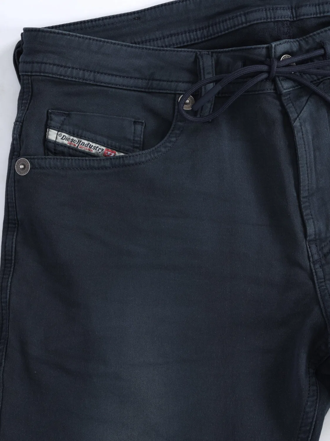 Джинсы узкого кроя Diesel THOMMER JOGGJEANS Superstretch & Supersoft темно-синего цвета — фото 3