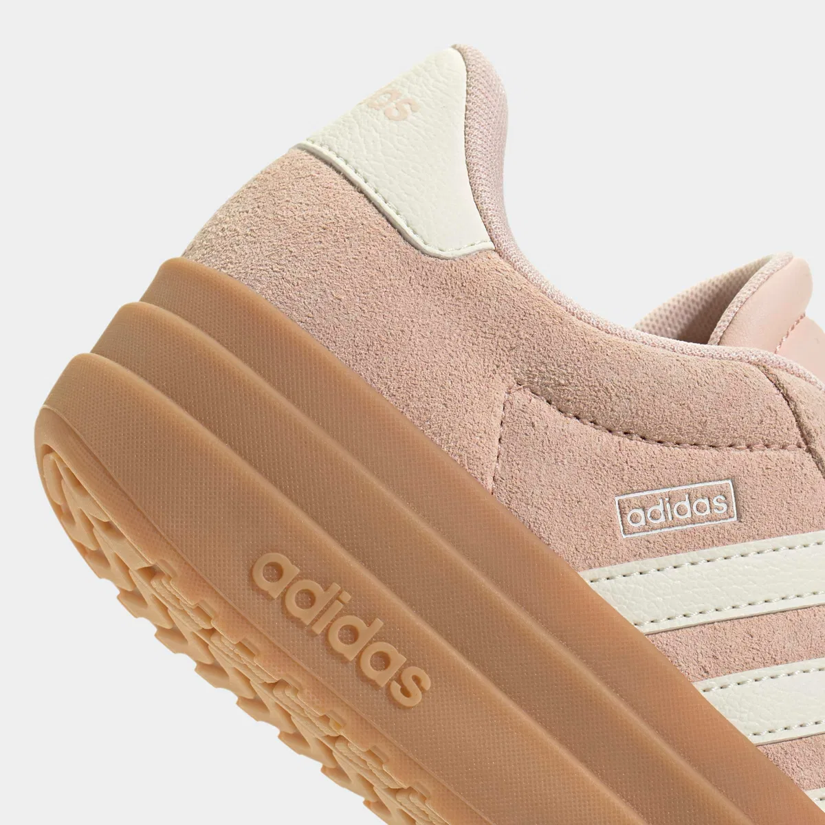 Детские кеды для мальчиков с кожаным верхом VL Court Bold Adidas, Blush Pink/Off White/Gum3 — фото 4