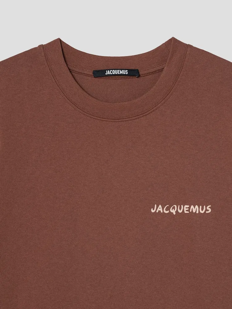 Футболка с принтом Le Tshirt Bonjour Korea JACQUEMUS, Dark Brown — фото 3