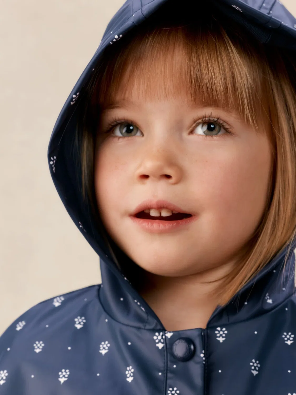 Дождевик с капюшоном Daisy Rain Poncho The White Company, синий — фото 2