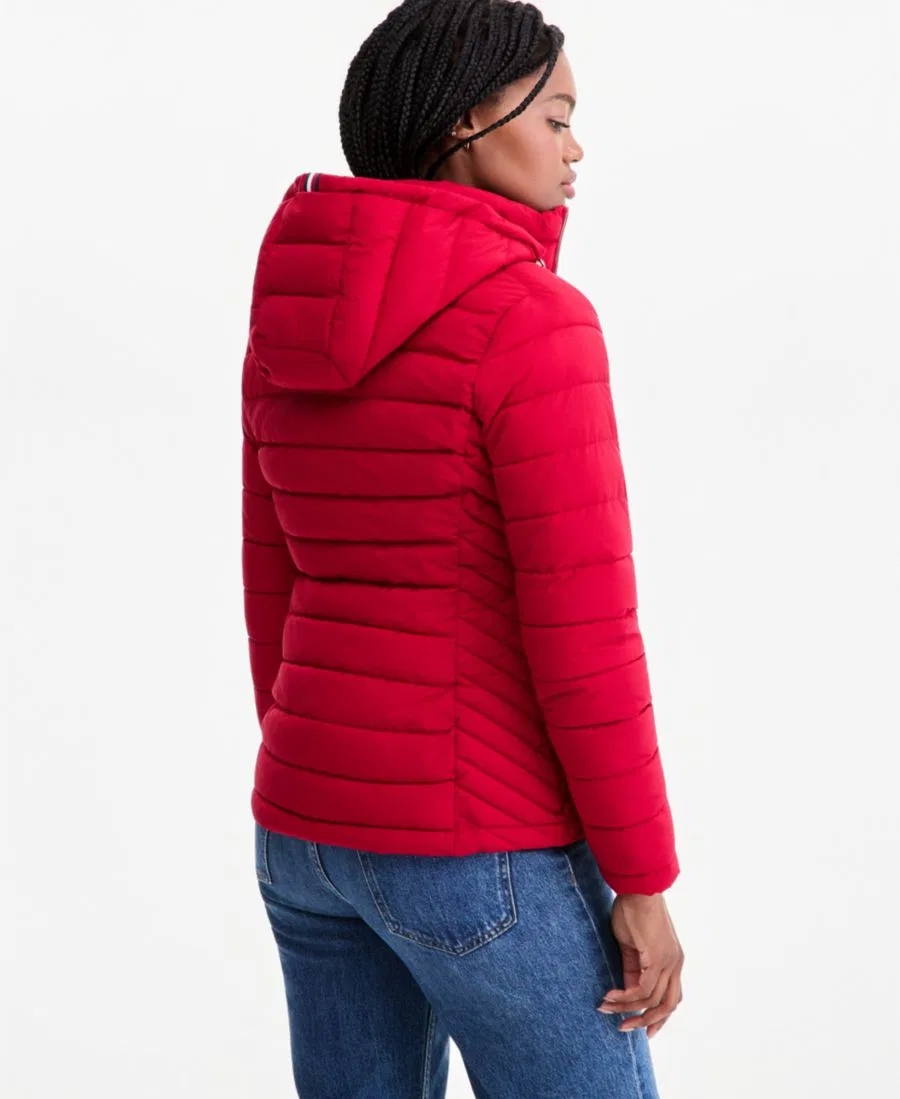 Женское пальто-пуховик с капюшоном, модель Hooded Packable Puffer Coat Tommy Hilfiger, Crimson — фото 4