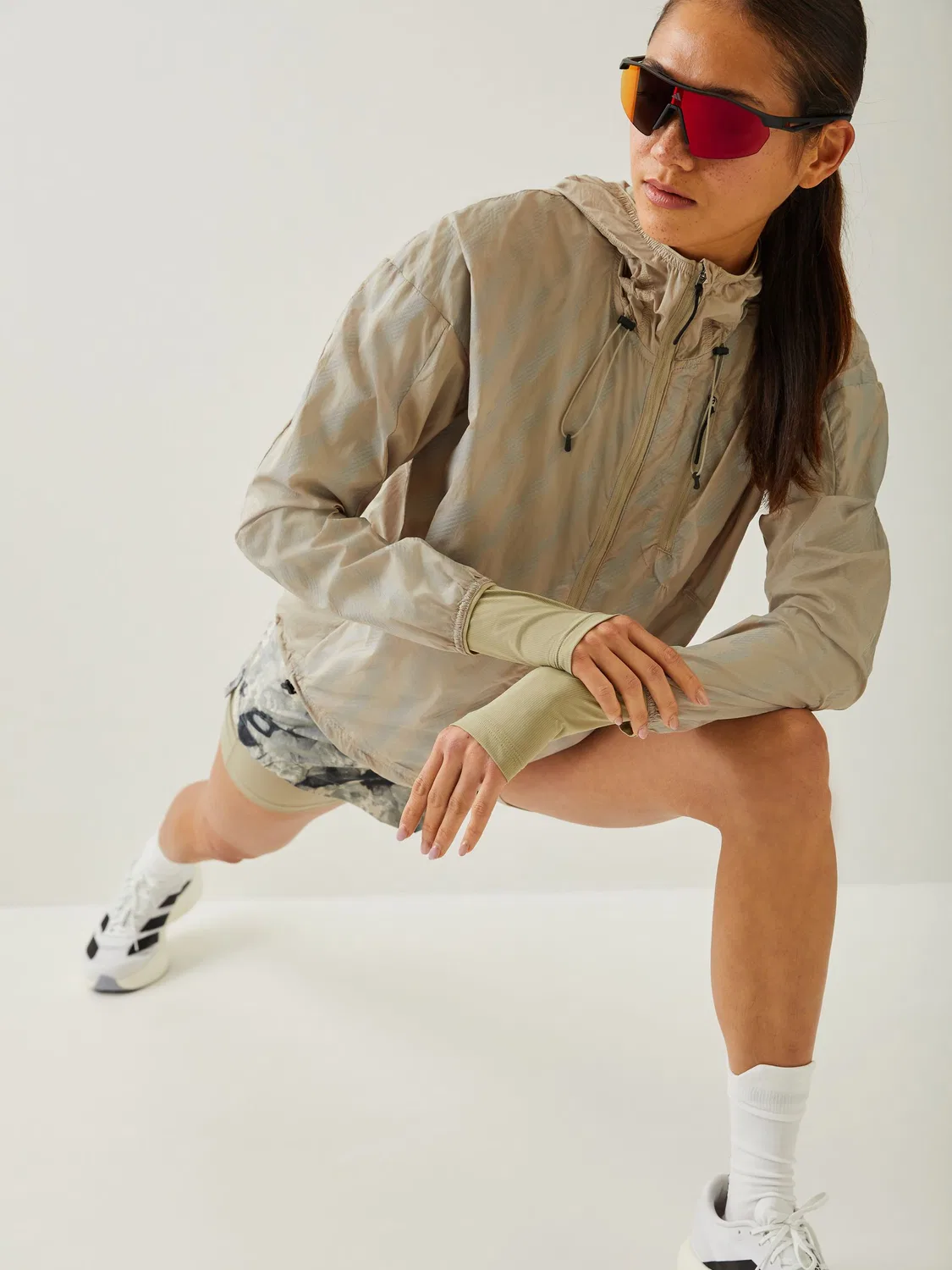 Куртка беговая, отражающая adidas, коричневый — фото 3