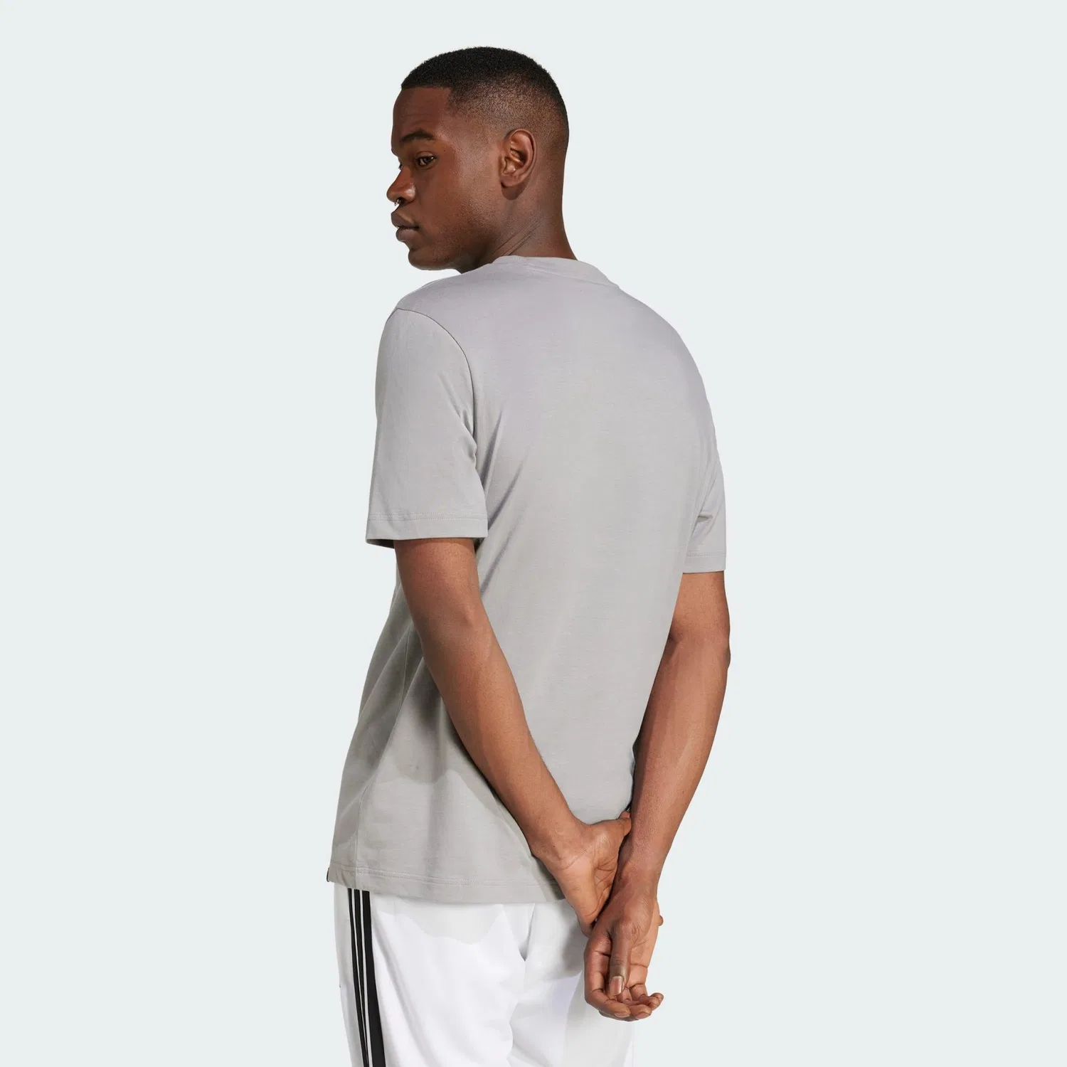 Мужская футболка с принтом Lounge Slides Graphic Pocket T-Shirt Adidas, Kohlengrau — фото 4