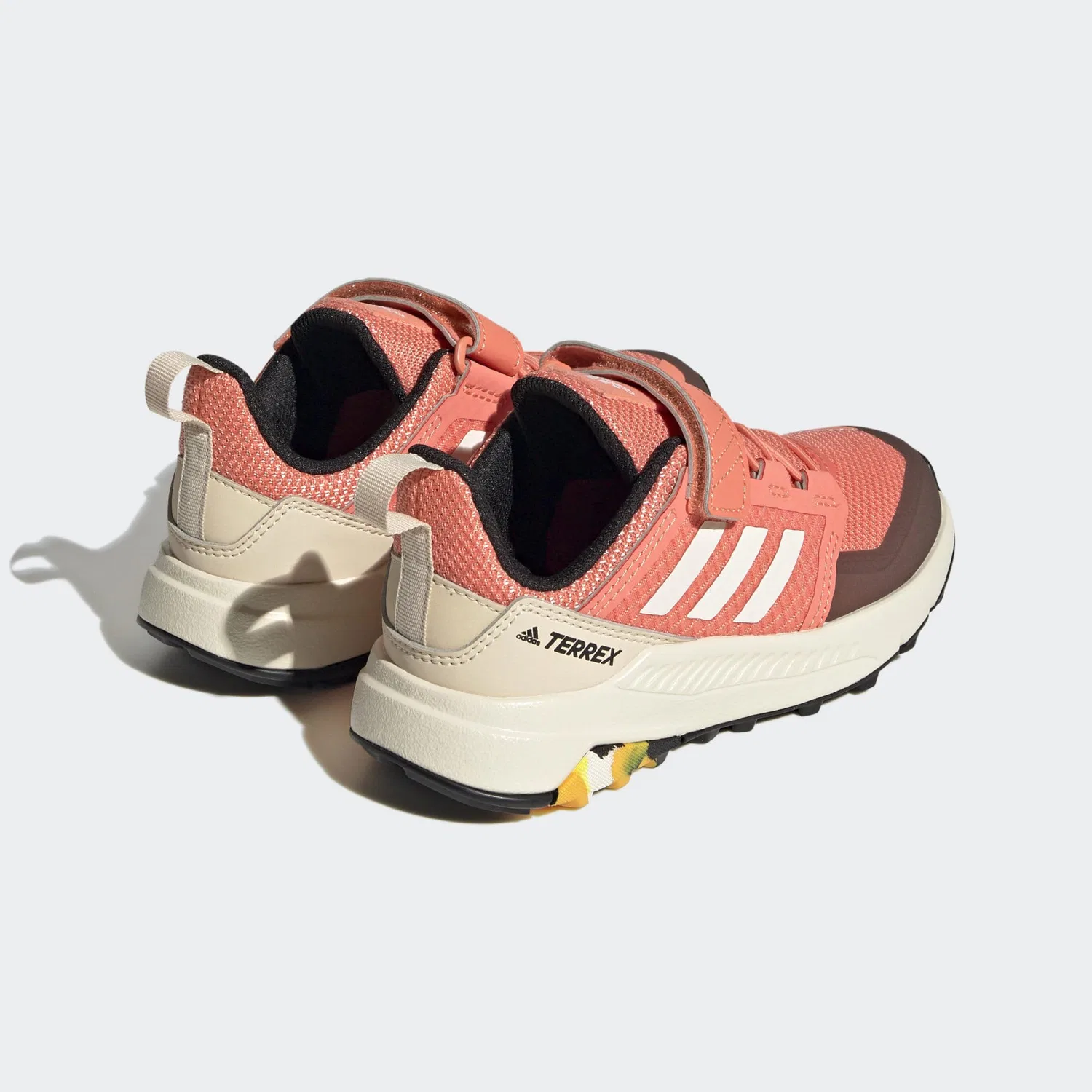 Детские кроссовки для треккинга с закрытым носком Terrex Trailmaker Cf K Adidas, Coral Fusion Wonder White Solar Gold — фото 4