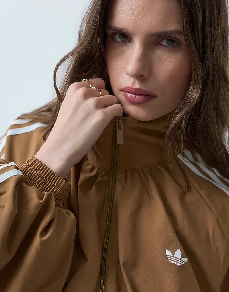 Спортивная куртка Adidas Originals Firebird Blousy Oversized в цвете коричневый пустынный, эксклюзивно представлена ​​на ASOS — фото 4