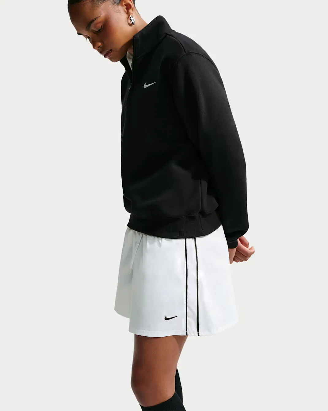 Женские свободные шорты со средней посадкой Nike Sportswear, White/Black/Black — фото 4