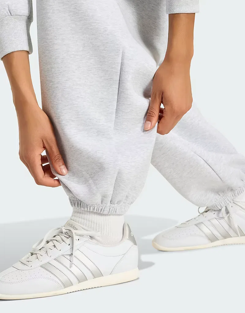 Свободные брюки Adidas Performance Soft Lux светло-серый — фото 2