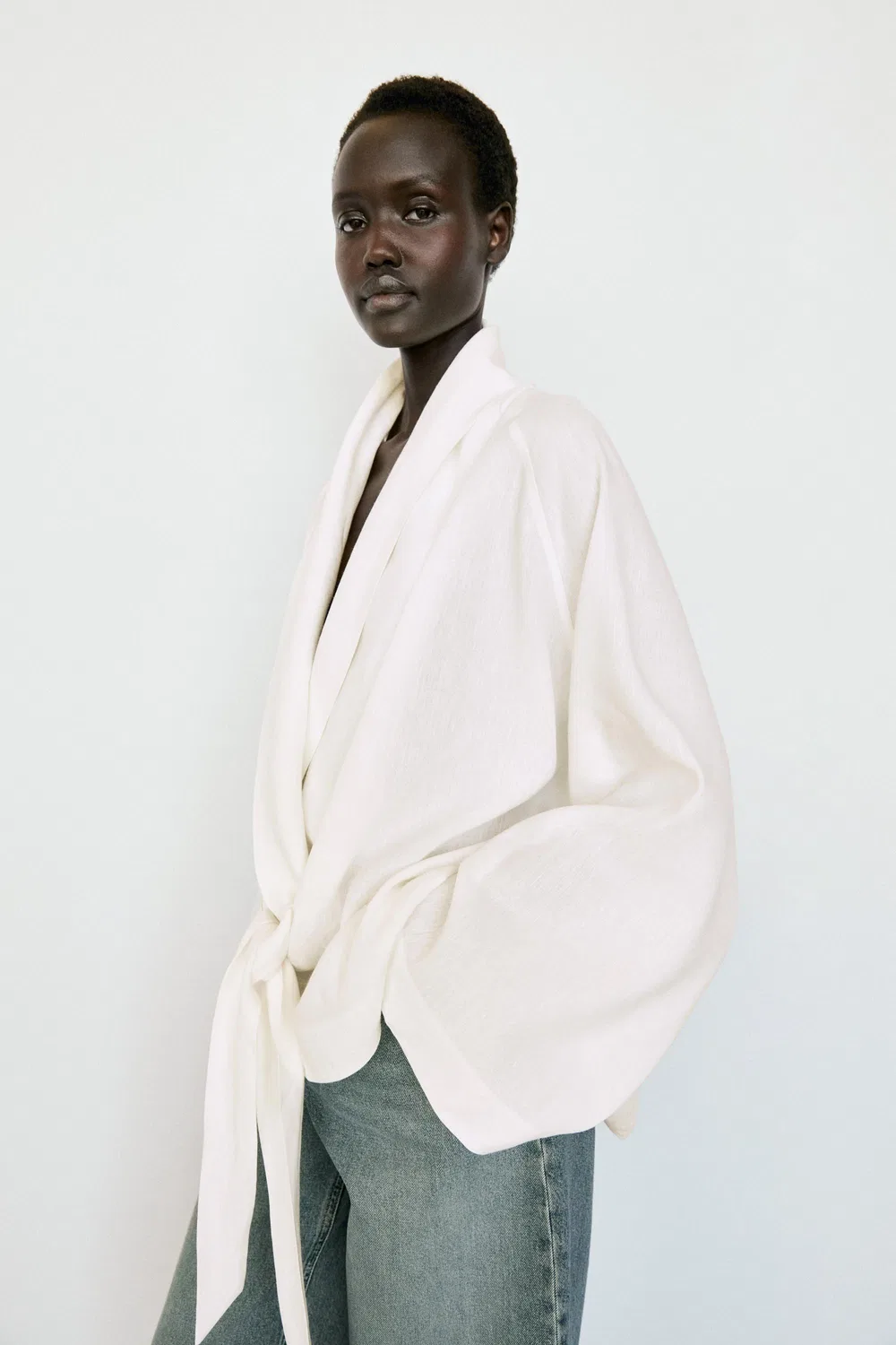 Рубашка Massimo Dutti Flowing Linen-Blend With Tie Detail, белый — фото 4