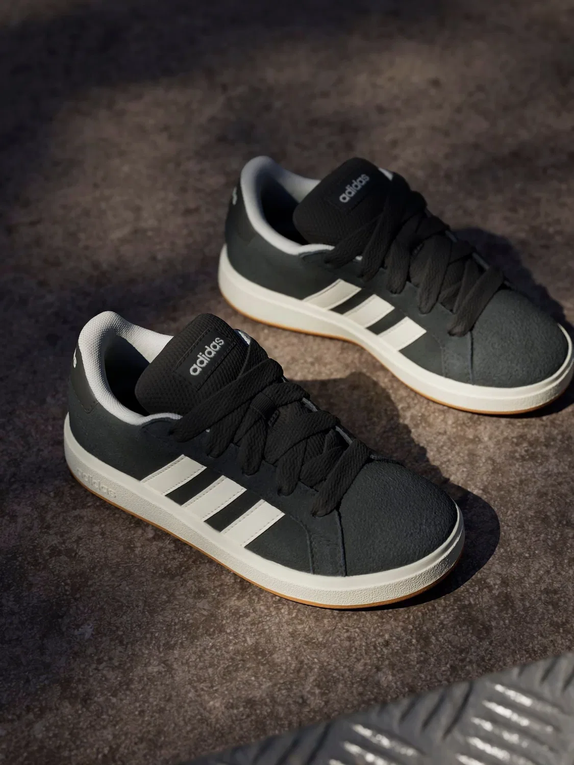 Кроссовки adidas Grand Court 00s, черные — фото 4
