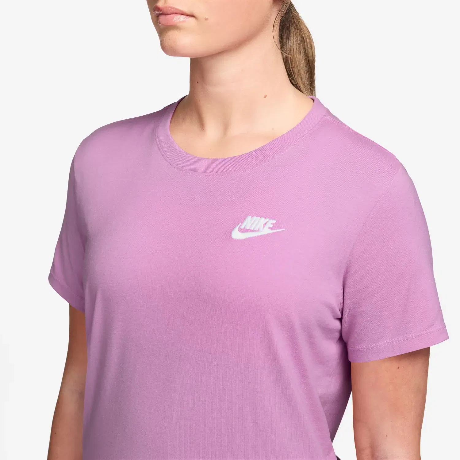 Женская футболка с принтом Sportswear Club Essentials Nike, Purple — фото 4