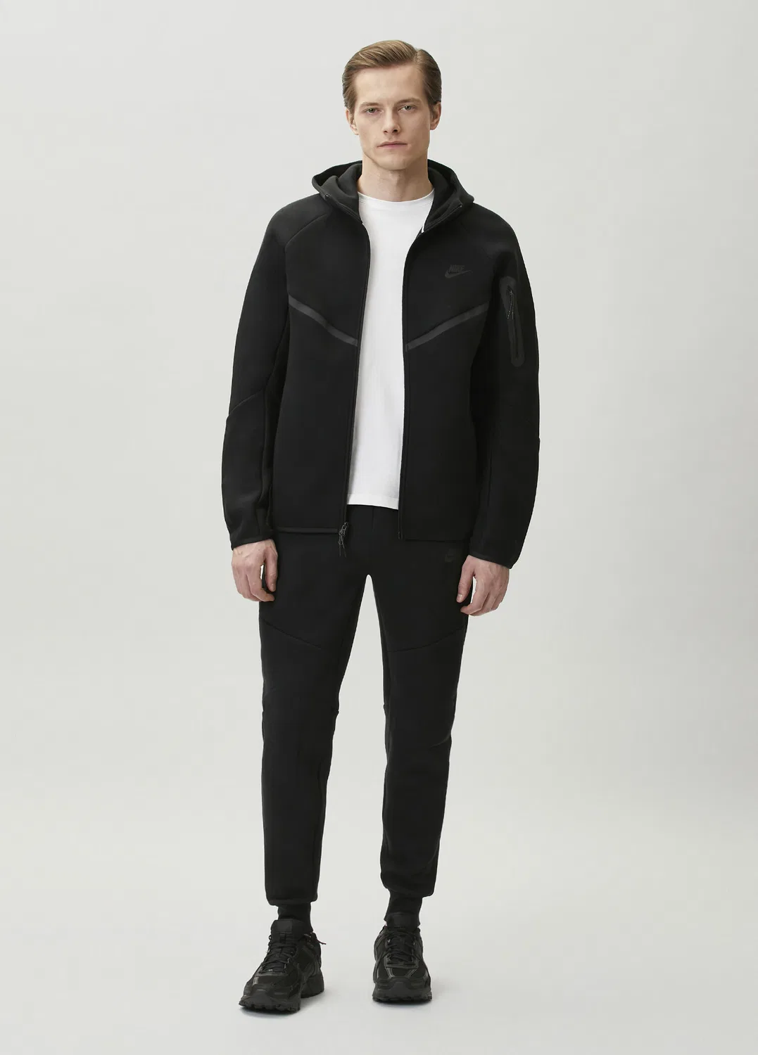 Свитшот Nike Tech Fleece Windrunner, черно-серый — фото 2