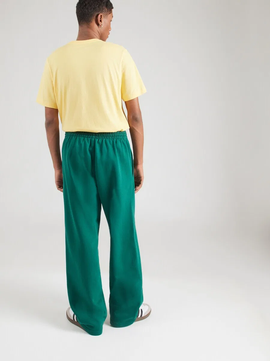 Брюки ADIDAS ORIGINALS свободного кроя 'Trefoil Essentials' зеленого цвета — фото 3