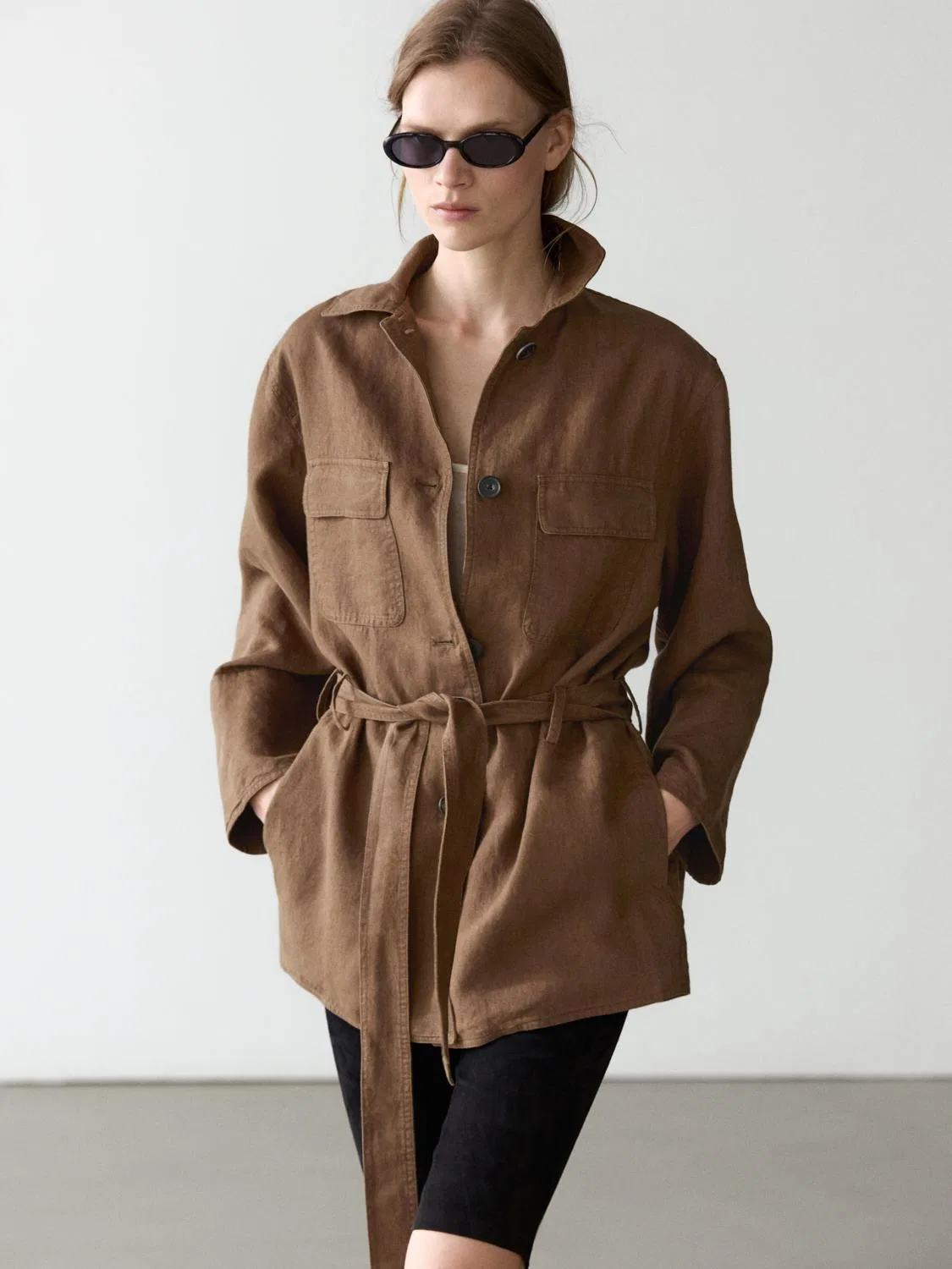 Блейзер из 100% льна с карманами и поясом Massimo Dutti, коричневый — фото 2