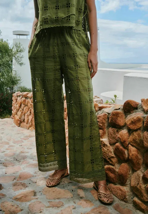 Брюки с вышивкой Petite fit - broderie square wide leg trousers Next, green, зеленый — фото 2